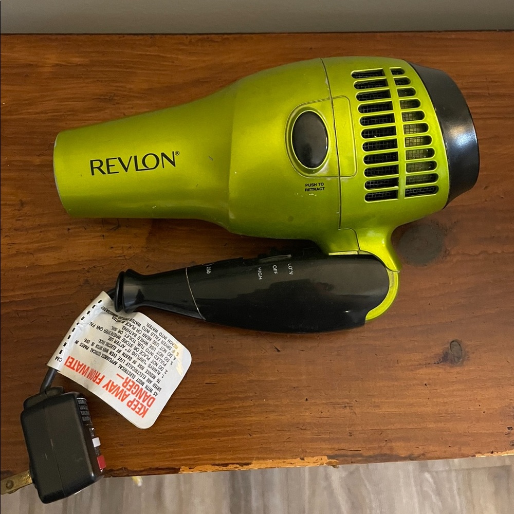Revlon Retractable Cord, Folding Hair Dryer
